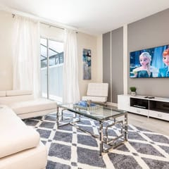 Modern Comfort 4BR Home with Pool